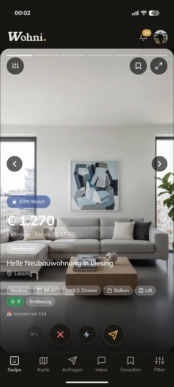 Wohni-App: Wohnungskarte mit Foto, Match-Anteil und Swipe-Aktionen.